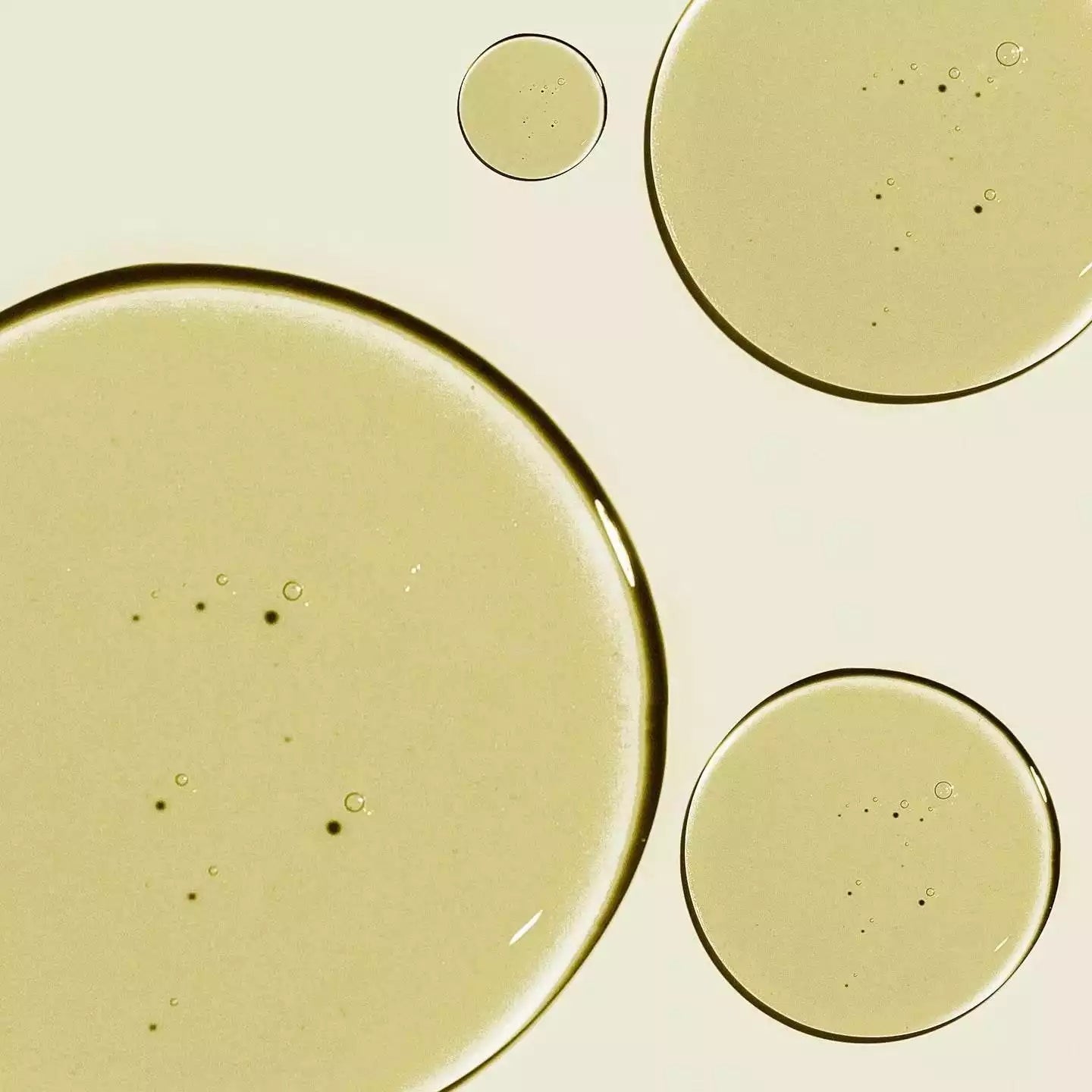 Huile fluide légère et soyeuse