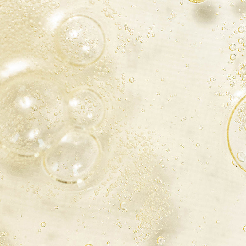 Texture fluide et légèrement visqueuse, douce et hydratante